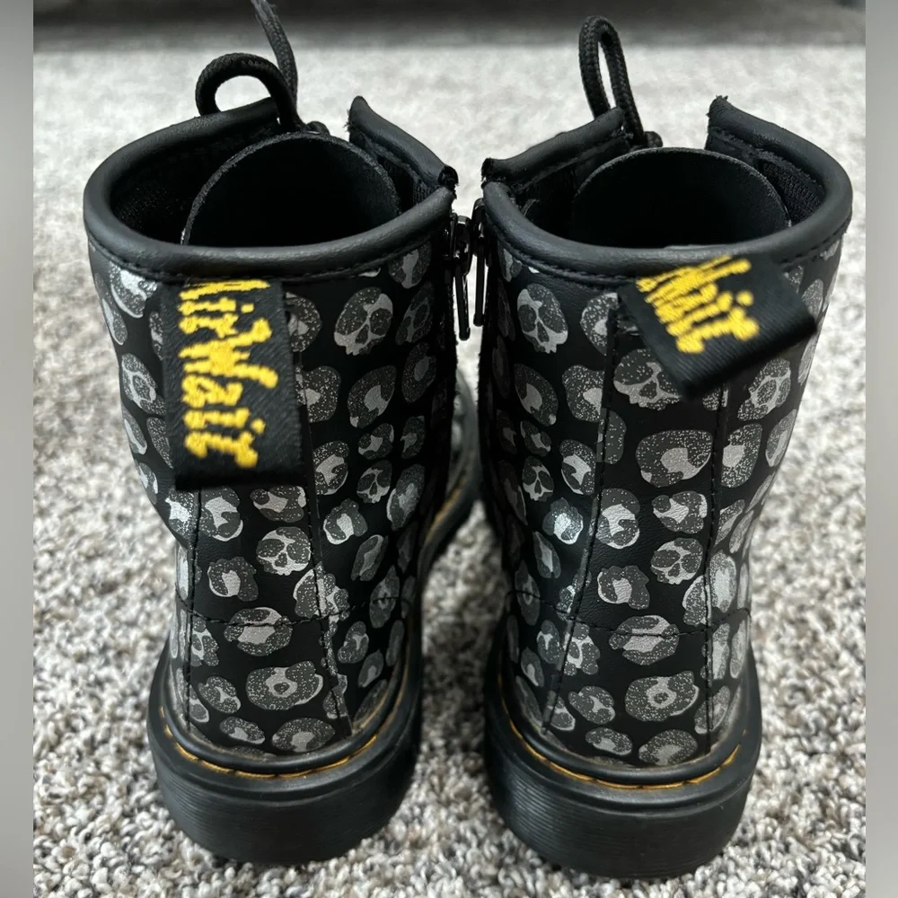 Doc Martens JUNIOR LEOPARD HYDRO LEATHER LACE UP BOOTS